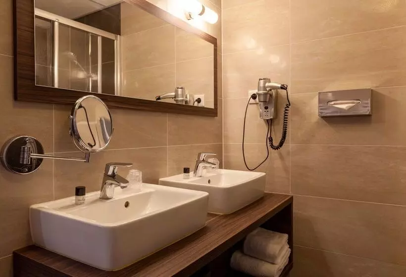 Grand Museum Hotel, Bw Signature Collection