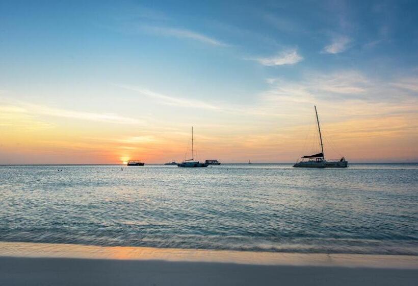 Playa Linda Beach Resort