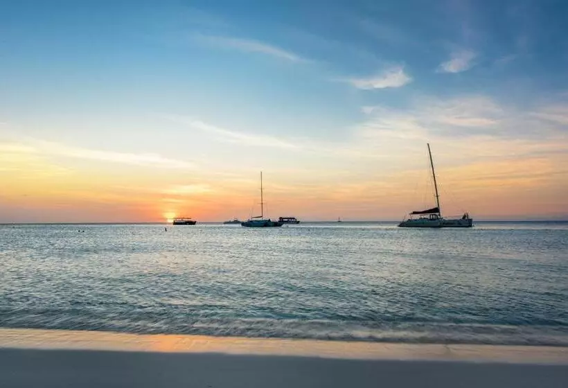 Playa Linda Beach Resort