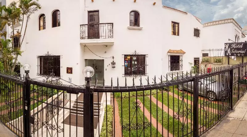 مسافرخانه Senorial