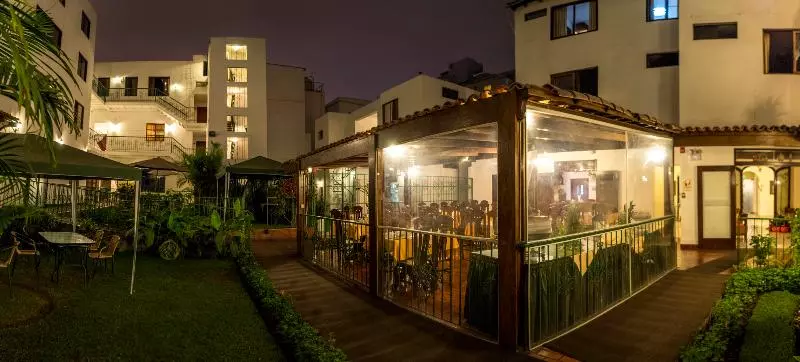 مسافرخانه Senorial