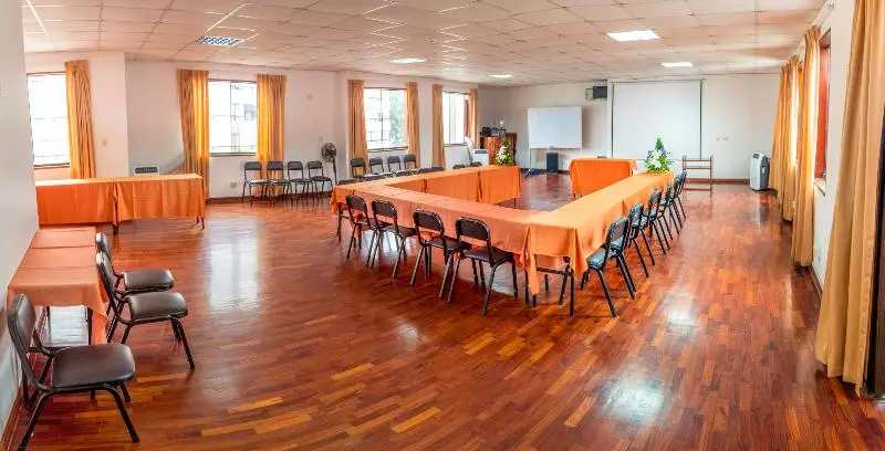 مسافرخانه Senorial