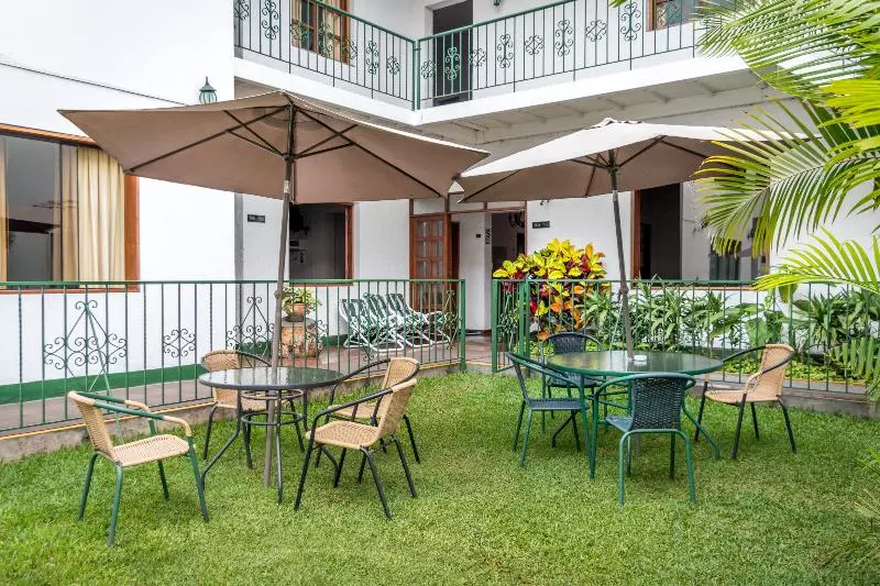 مسافرخانه Senorial