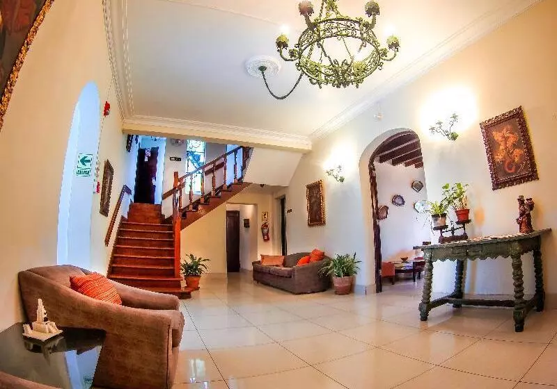 مسافرخانه Senorial