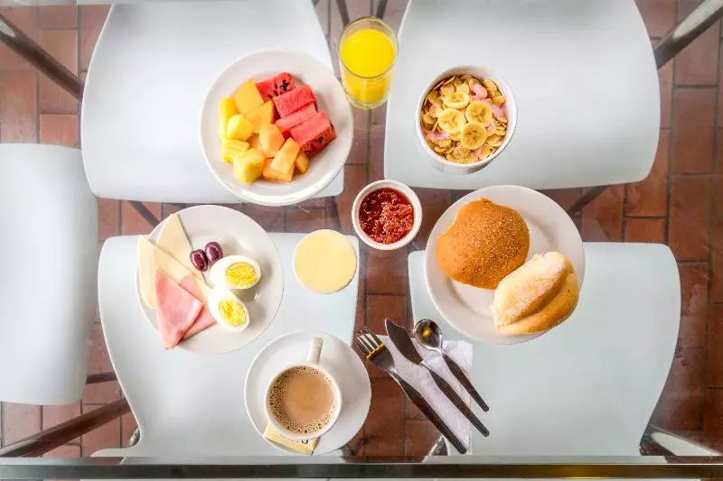 مسافرخانه Senorial