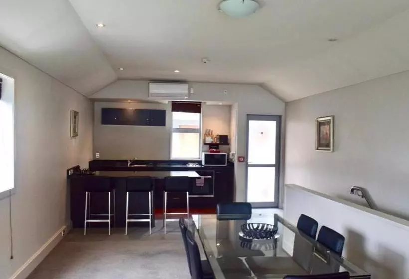 בית מלון כפרי Alpine Village