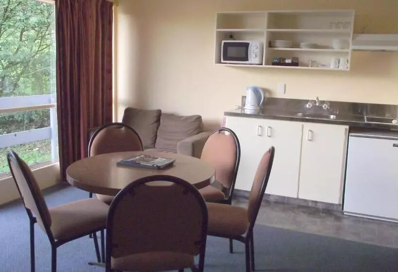 호텔 Caves Motor Inn