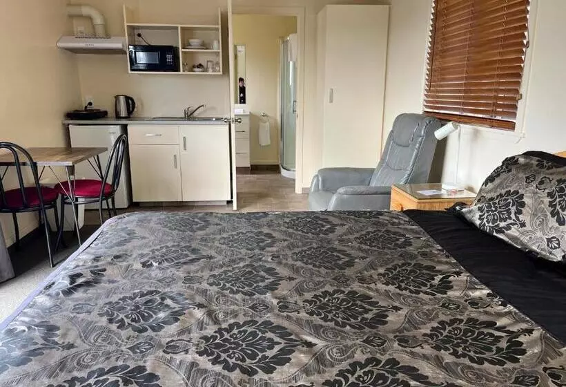 호텔 Caves Motor Inn