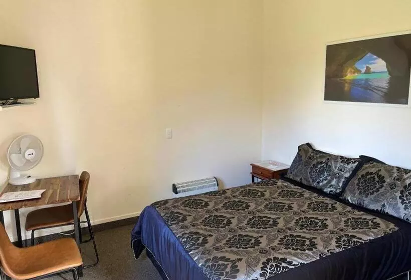 호텔 Caves Motor Inn