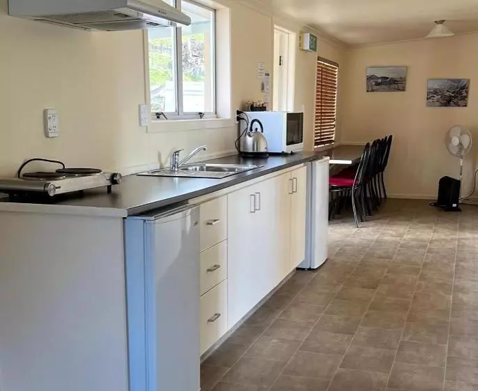 호텔 Caves Motor Inn