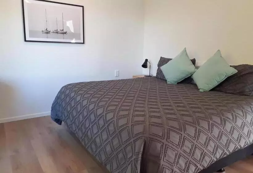 호텔 Caves Motor Inn