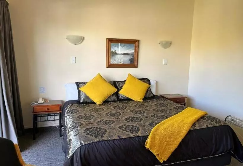 호텔 Caves Motor Inn