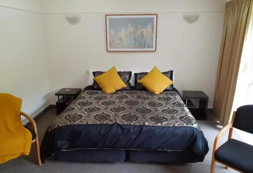 호텔 Caves Motor Inn