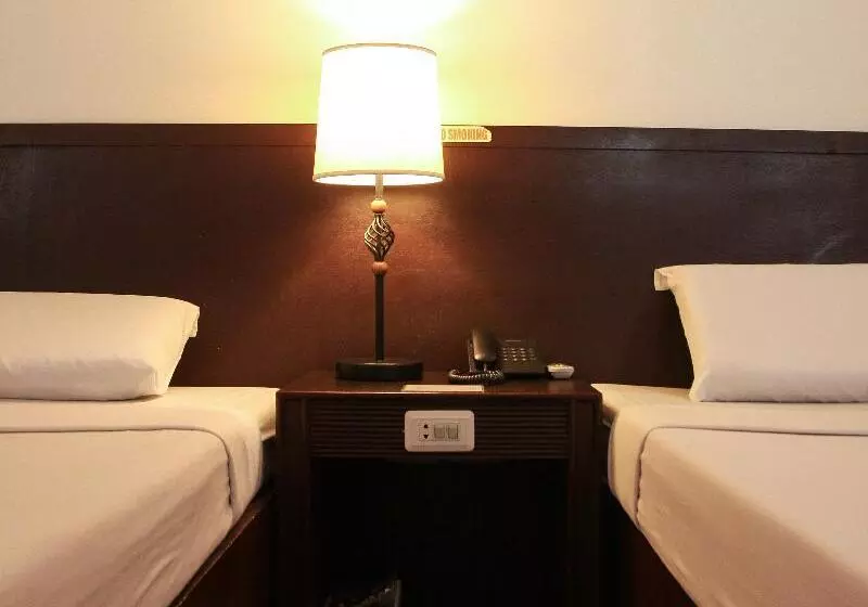 בית מלון כפרי De Luxe