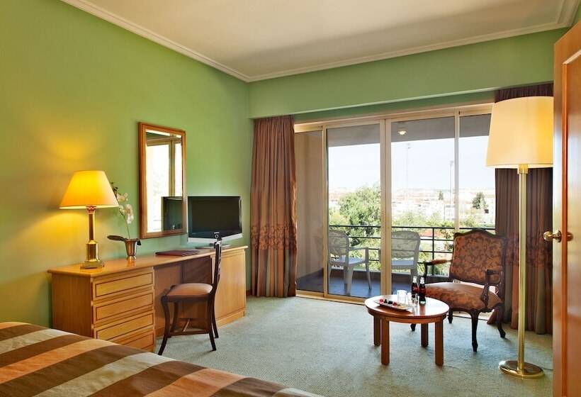 هتل Dos Templarios