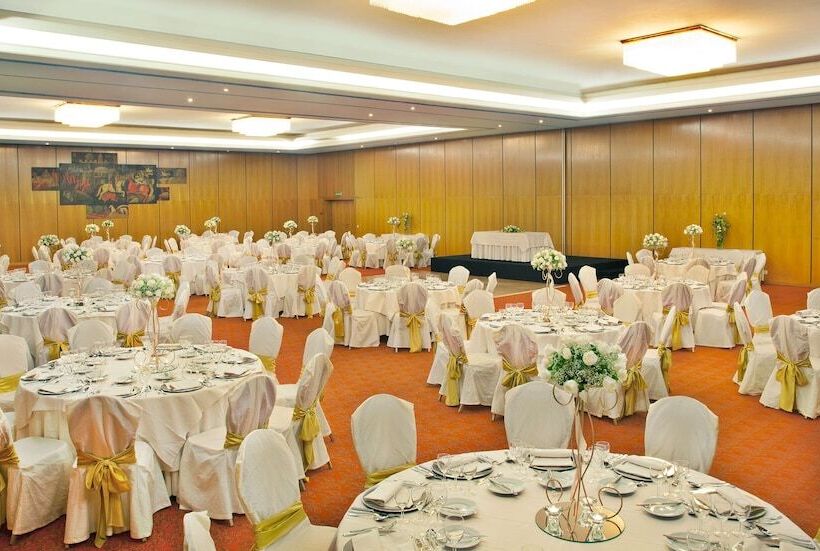 هتل Dos Templarios