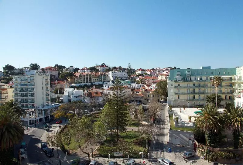 Отель Estoril Eden