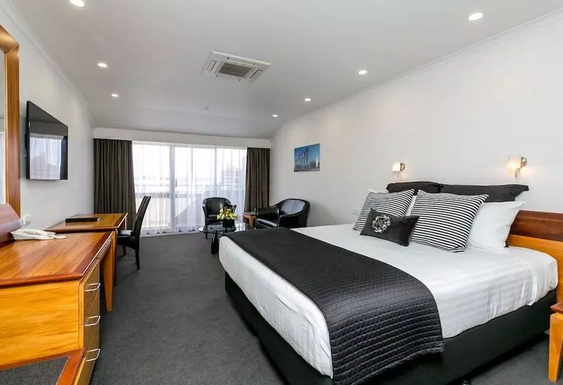 فندق Plymouth International