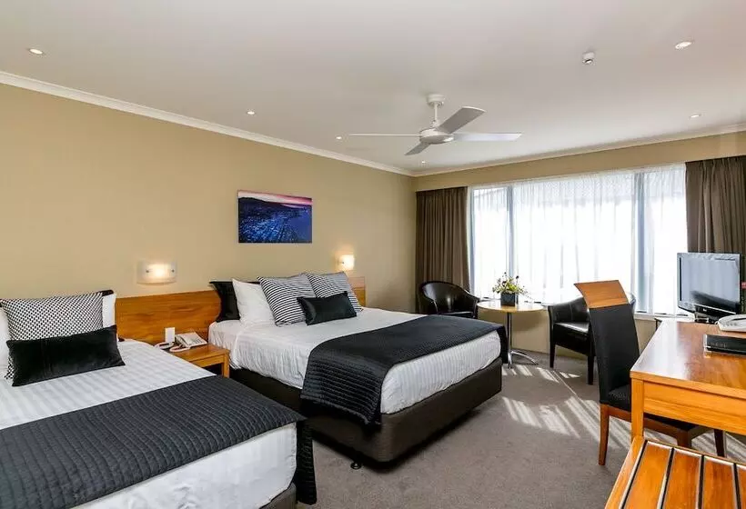 فندق Plymouth International