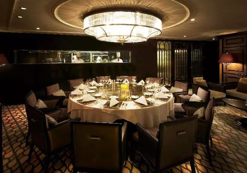 Hotel Sofitel Philippine Plaza Manila