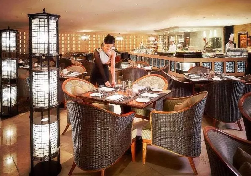 Hotel Sofitel Philippine Plaza Manila