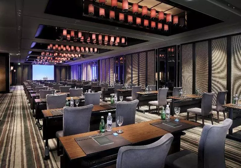 Hotel Sofitel Philippine Plaza Manila