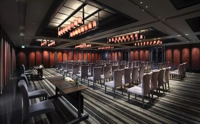 Hotel Sofitel Philippine Plaza Manila