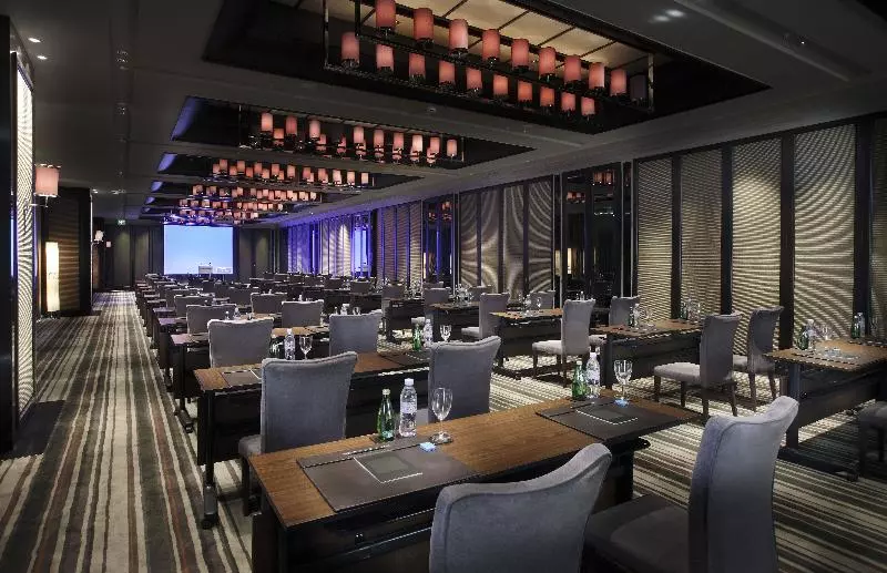 Hotel Sofitel Philippine Plaza Manila