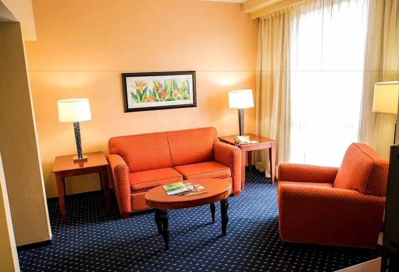 هتل Courtyard By Marriott San Juan Miramar