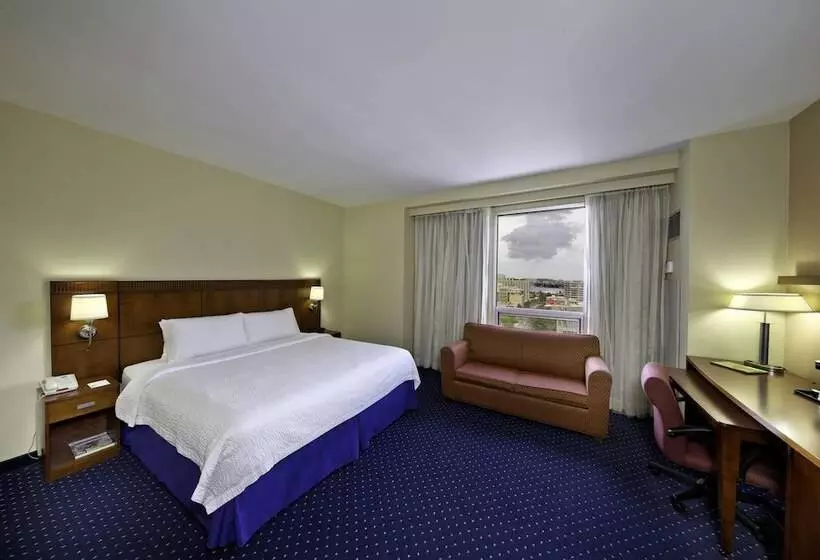 هتل Courtyard By Marriott San Juan Miramar