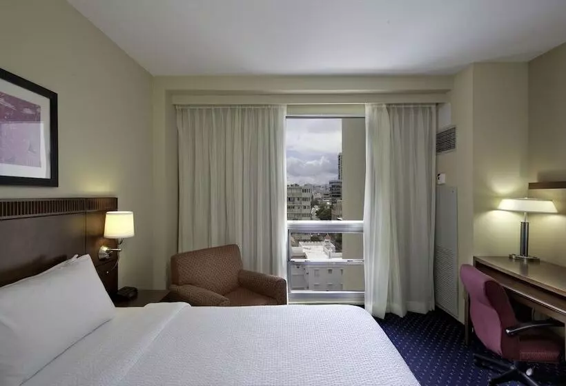 هتل Courtyard By Marriott San Juan Miramar