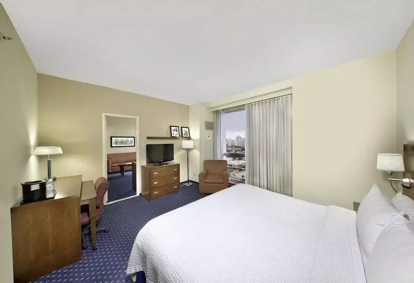 هتل Courtyard By Marriott San Juan Miramar