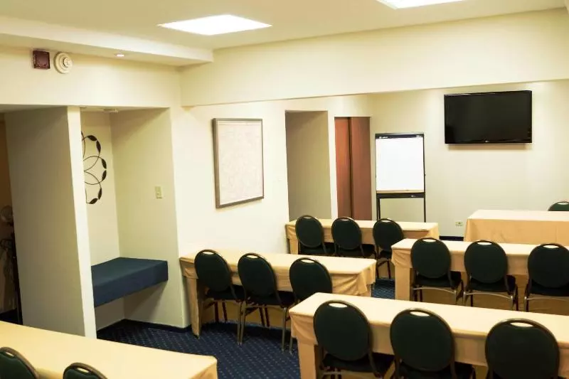 هتل Courtyard By Marriott San Juan Miramar