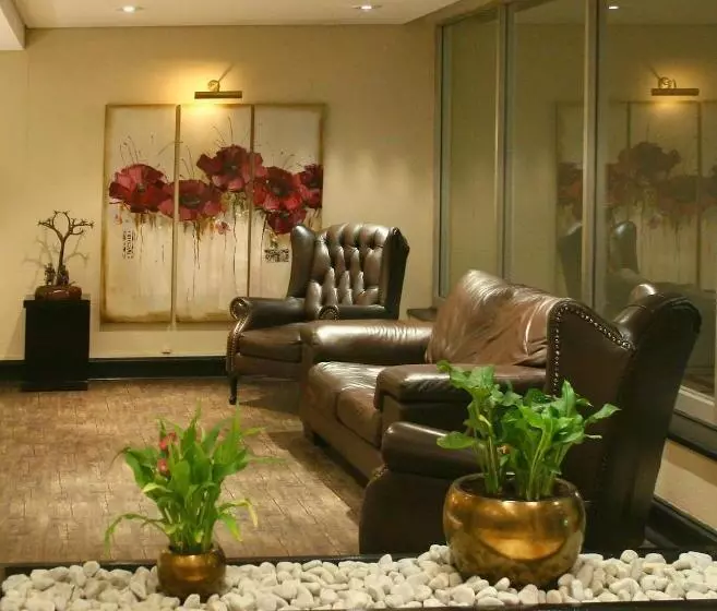 Отель Oudtshoorn Inn