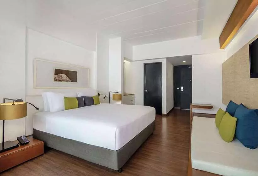 Doubletree By Hilton Phuket Banthai Resort