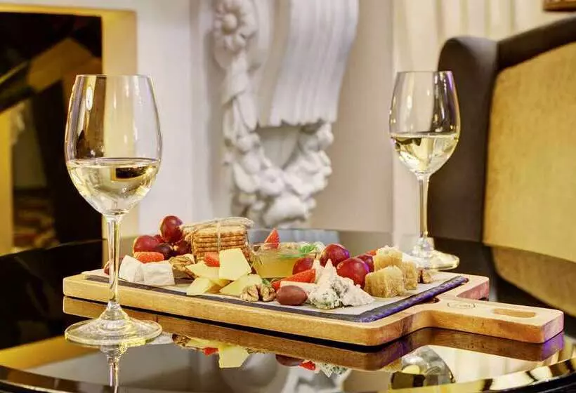 هتل Hilton Moscow Leningradskaya