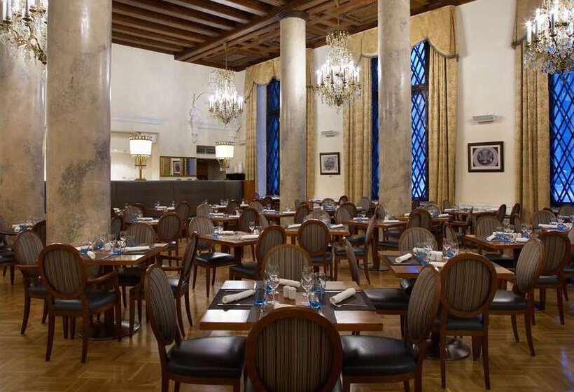 בית מלון כפרי Hilton Moscow Leningradskaya