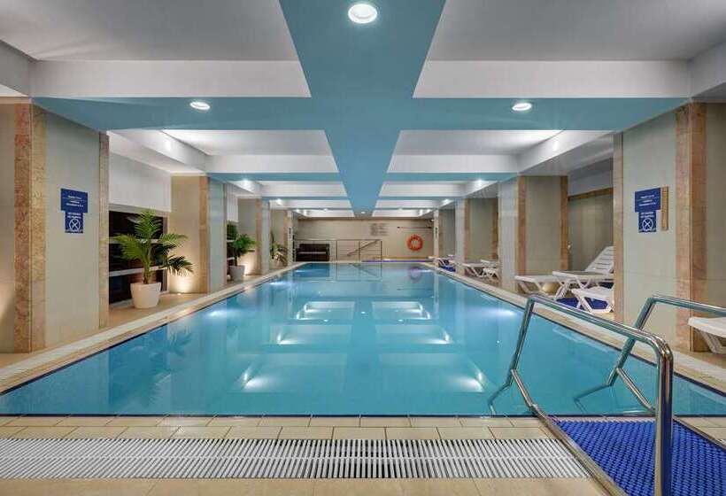 בית מלון כפרי Hilton Moscow Leningradskaya