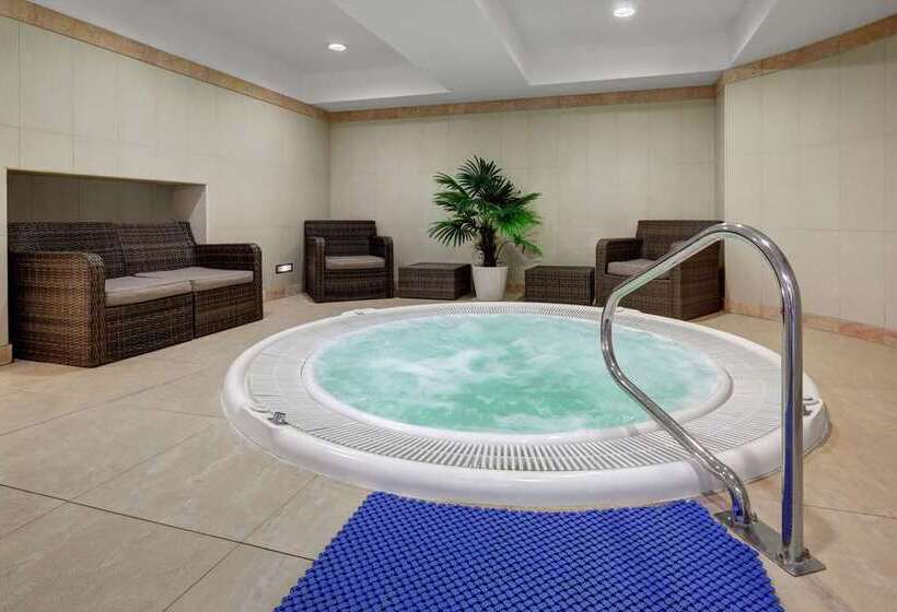 בית מלון כפרי Hilton Moscow Leningradskaya