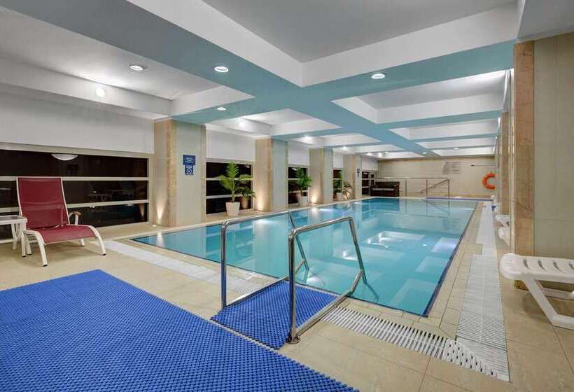 בית מלון כפרי Hilton Moscow Leningradskaya