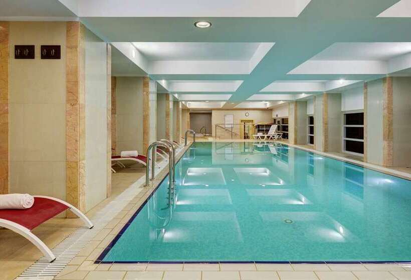 בית מלון כפרי Hilton Moscow Leningradskaya