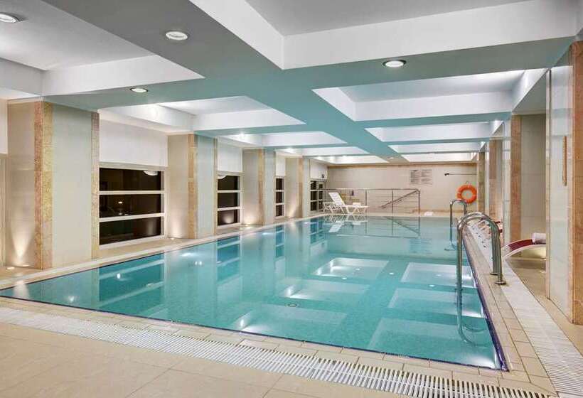 בית מלון כפרי Hilton Moscow Leningradskaya