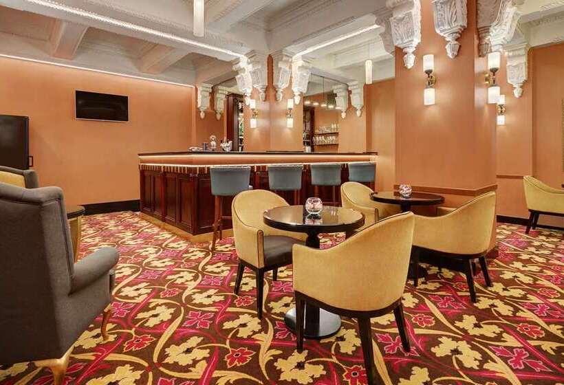 בית מלון כפרי Hilton Moscow Leningradskaya