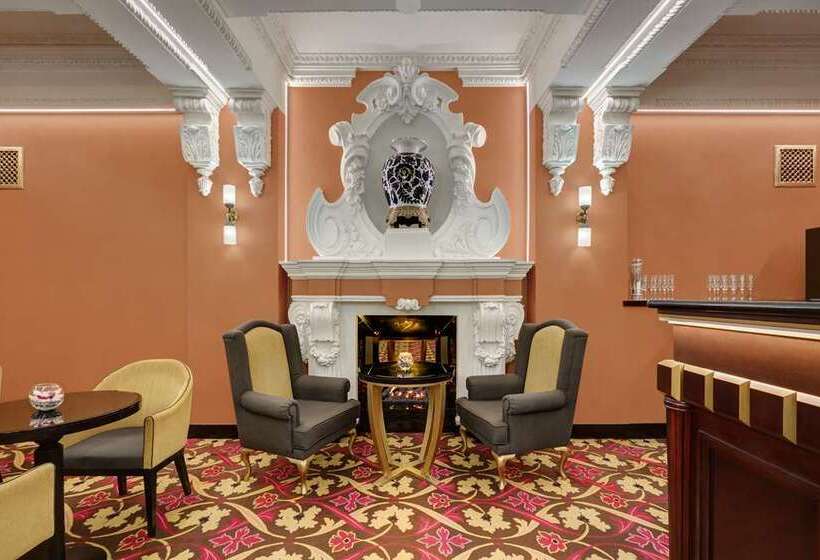 בית מלון כפרי Hilton Moscow Leningradskaya