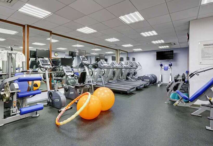 בית מלון כפרי Hilton Moscow Leningradskaya