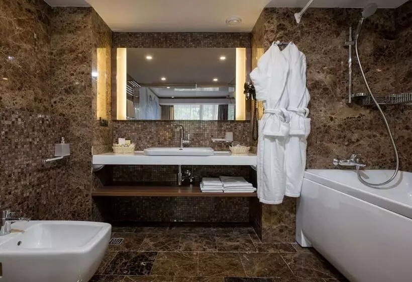 Grand Hotel Zhemchuzhina