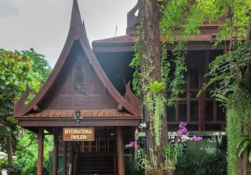 Sugar Hut Resort & Restaurant