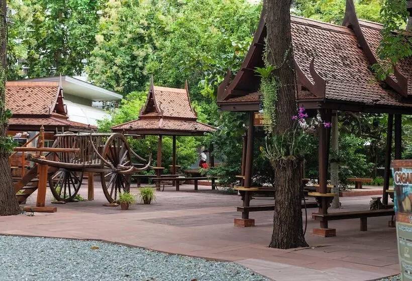 Sugar Hut Resort & Restaurant