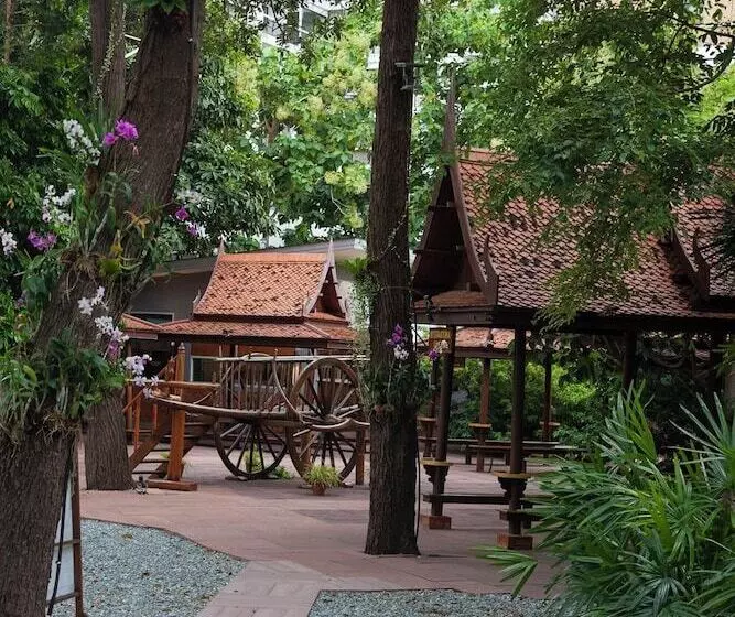 Sugar Hut Resort & Restaurant