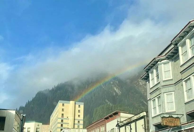 Alaskan Hotel And Bar